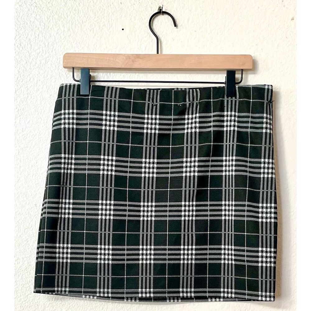 Love Tree Black and White Plaid Mini Skirt Size Large NWOT
